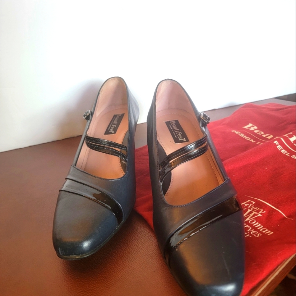 BeautiFeel Navy and Black Heels - Picture 3 of 13